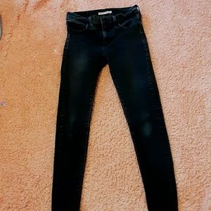 Black, super skinny high rise Levi's